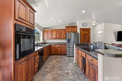12441 133rd Avenue SE, Rainier, WA 98576 - Photo 8