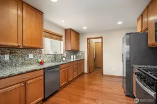 2016 250th Pl SE, Sammamish, WA 98075 - Photo 16