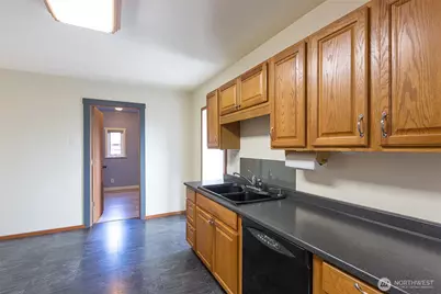 221 W 15th Street, Port Angeles, WA 98362 - Photo 20