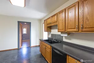 221 W 15th St, Port Angeles, WA 98362 - Photo 20