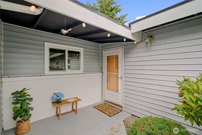 15821 14th Avenue SW, Burien, WA 98166 - Photo 2