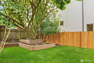 4715 Densmore Ave N, Seattle, WA 98103 - Photo 36