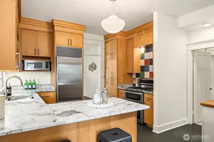 4715 Densmore Ave N, Seattle, WA 98103 - Photo 10