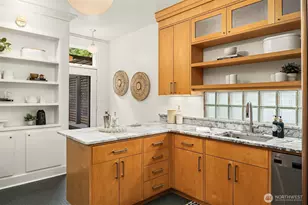 4715 Densmore Ave N, Seattle, WA 98103 - Photo 12