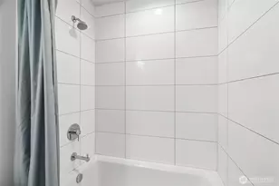 3913 SW Hudson St, Seattle, WA 98116 - Photo 6