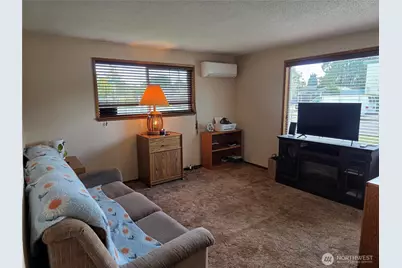 335 7th Place SE #Unit 2, Puyallup, WA 98372 - Photo 4