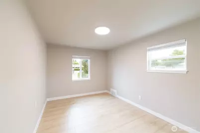 910 E Main Street, Auburn, WA 98002 - Photo 8