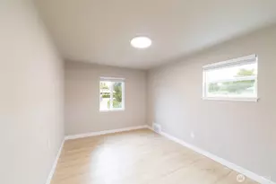 910 E Main St, Auburn, WA 98002 - Photo 8