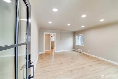 910 E Main Street, Auburn, WA 98002 - Photo 2