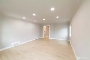 910 E Main St, Auburn, WA 98002 - Photo 4