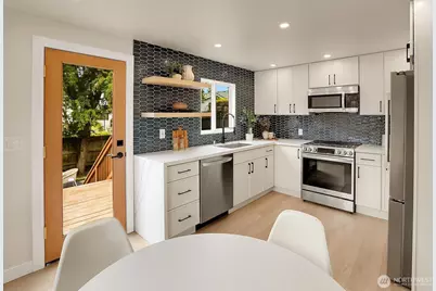 8421 39th Avenue SW, Seattle, WA 98136 - Photo 12