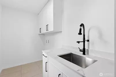 10708 Linden Avenue N, Seattle, WA 98133 - Photo 24