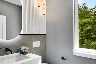 2622 Mayfair Ave N, Seattle, WA 98109 - Photo 24