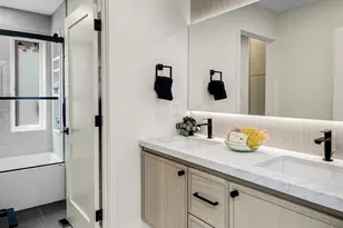 2622 Mayfair Ave N, Seattle, WA 98109 - Photo 28