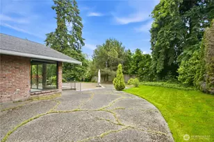 9837 Belfair Rd, Bellevue, WA 98004 - Photo 28
