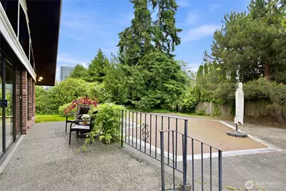 9837 Belfair Road, Bellevue, WA 98004 - Photo 26