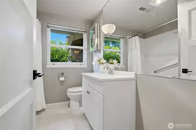 9837 Belfair Road, Bellevue, WA 98004 - Photo 24