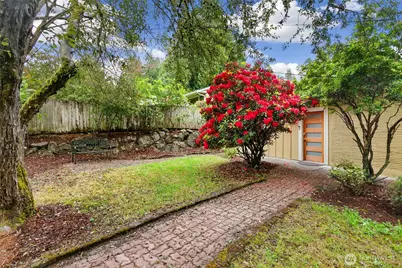 3815 NE 113th Street, Seattle, WA 98125 - Photo 4