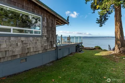 19422 Soundview Drive NW, Stanwood, WA 98292 - Photo 2