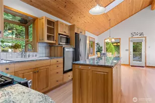1058 Dana Cir, Lummi Island, WA 98262 - Photo 18