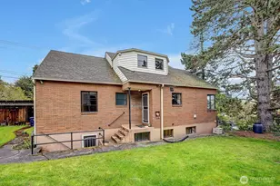 3002 NW 70th St, Seattle, WA 98117 - Photo 8
