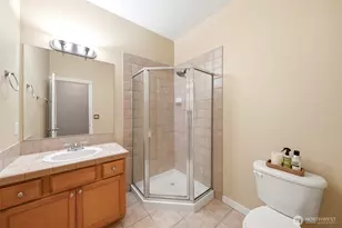 24750 NE 3rd Pl, Sammamish, WA 98074 - Photo 20