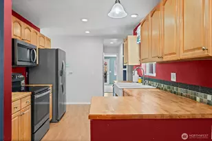 1421 N 32nd St, Renton, WA 98056 - Photo 14