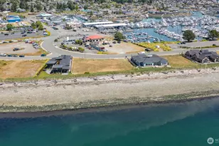 2207 Skyline Way, Anacortes, WA 98221 - Photo 2
