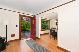 2562 6th Ave W, Seattle, WA 98119 - Photo 4