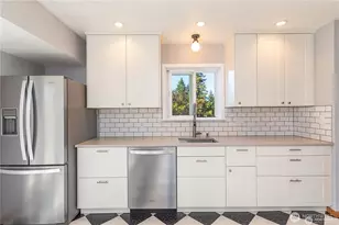 8601 36th Ave SW, Seattle, WA 98126 - Photo 10