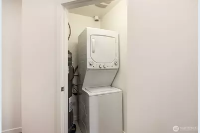 2960 Eastlake Avenue E #213, Seattle, WA 98102 - Photo 24