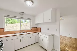7525 200th St SW, Lynnwood, WA 98036 - Photo 12