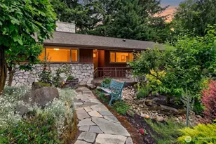 1108 NE 106th St, Seattle, WA 98125 - Photo 2