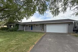 22 NE Tremont Dr, College Place, WA 99324 - Photo 2