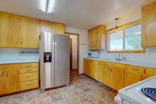 22 NE Tremont Dr, College Place, WA 99324 - Photo 8