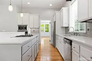 1915 10th St Pl SW, Puyallup, WA 98371 - Photo 8