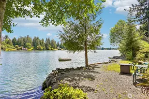 21417 Snag Island Dr E, Lake Tapps, WA 98391 - Photo 2