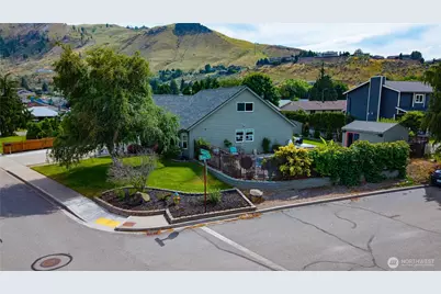 712 Lambert Street, Wenatchee, WA 98801 - Photo 2