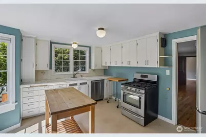 739 N 165th Street, Shoreline, WA 98133 - Photo 8