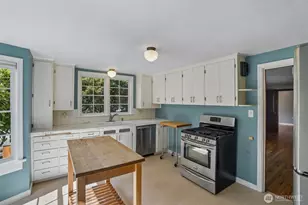 739 N 165th St, Shoreline, WA 98133 - Photo 8