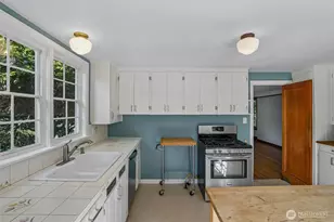 739 N 165th St, Shoreline, WA 98133 - Photo 10