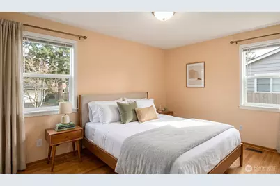 739 N 165th Street, Shoreline, WA 98133 - Photo 12