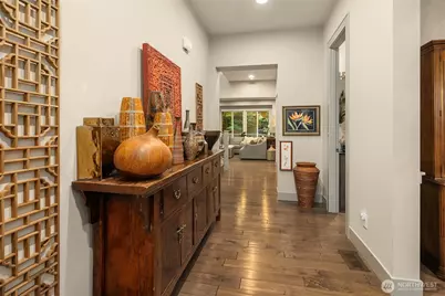 3745 88th Avenue SE, Mercer Island, WA 98040 - Photo 2