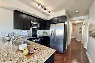 699 John St, Seattle, WA 98109 - Photo 8