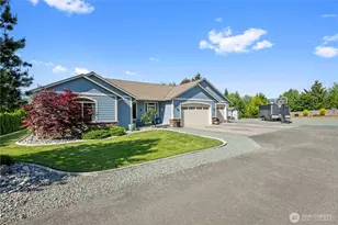 208 Lilly Ln, Mount Vernon, WA 98274 - Photo 2