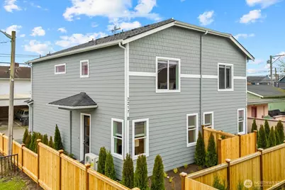 2217 Hoyt Avenue #B, Everett, WA 98201 - Photo 2