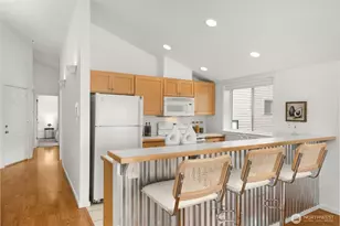 2432 Dexter Ave N, Seattle, WA 98109 - Photo 6