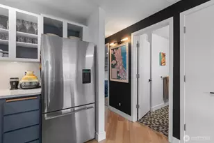 2400 E Howell St, Seattle, WA 98122 - Photo 14
