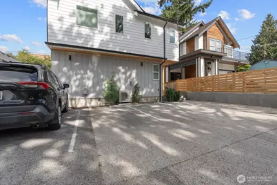 10338 Wallingford Avenue N #B, Seattle, WA 98133 - Photo 20