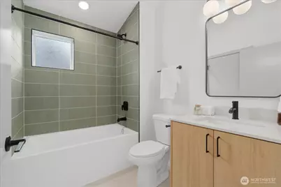 10338 Wallingford Avenue N #B, Seattle, WA 98133 - Photo 16